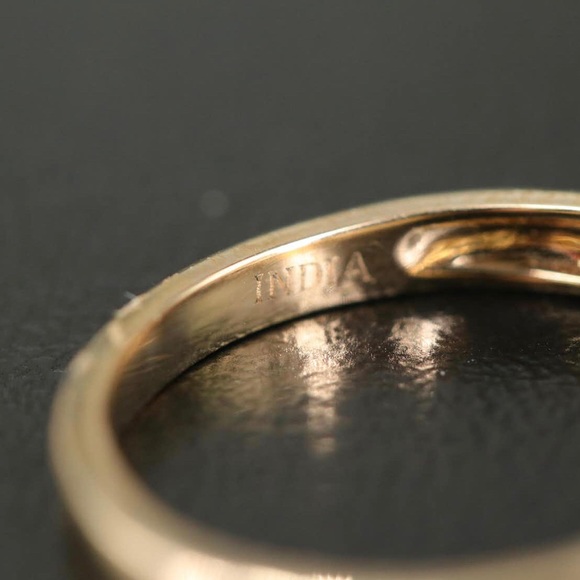 14K Yellow Gold & Opal Ring - Picture 5 of 9